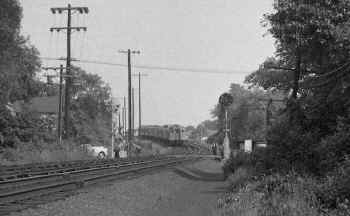 55. MU-Leaving-Laurelton-Spfd-Blvd-Xing-c1950.jpg (81457 bytes)